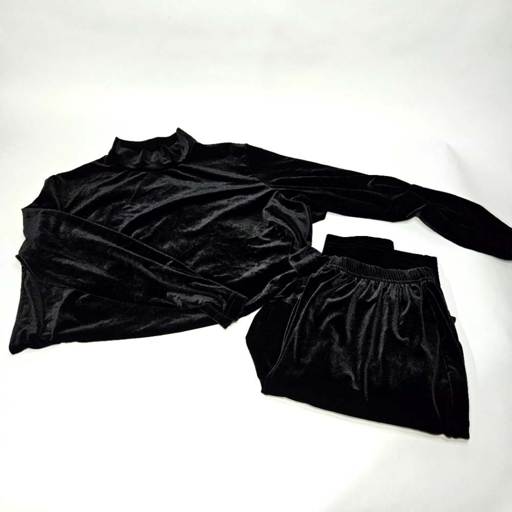 Vintage Valour Set Moc Neck and Pants Large NWT